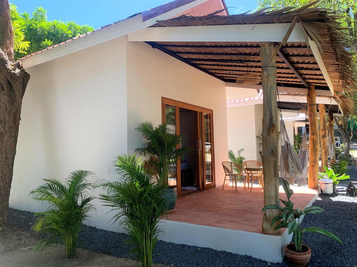 Ocean Vibes Hotel Thong Sala Exterior photo