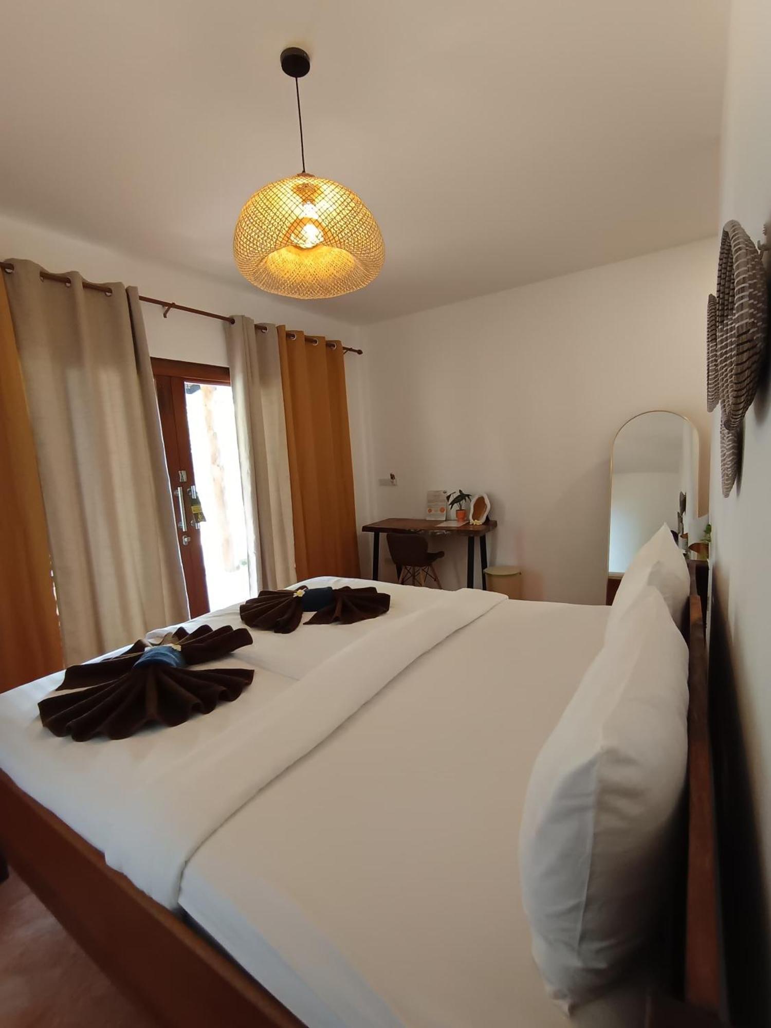 Ocean Vibes Hotel Thong Sala Exterior photo