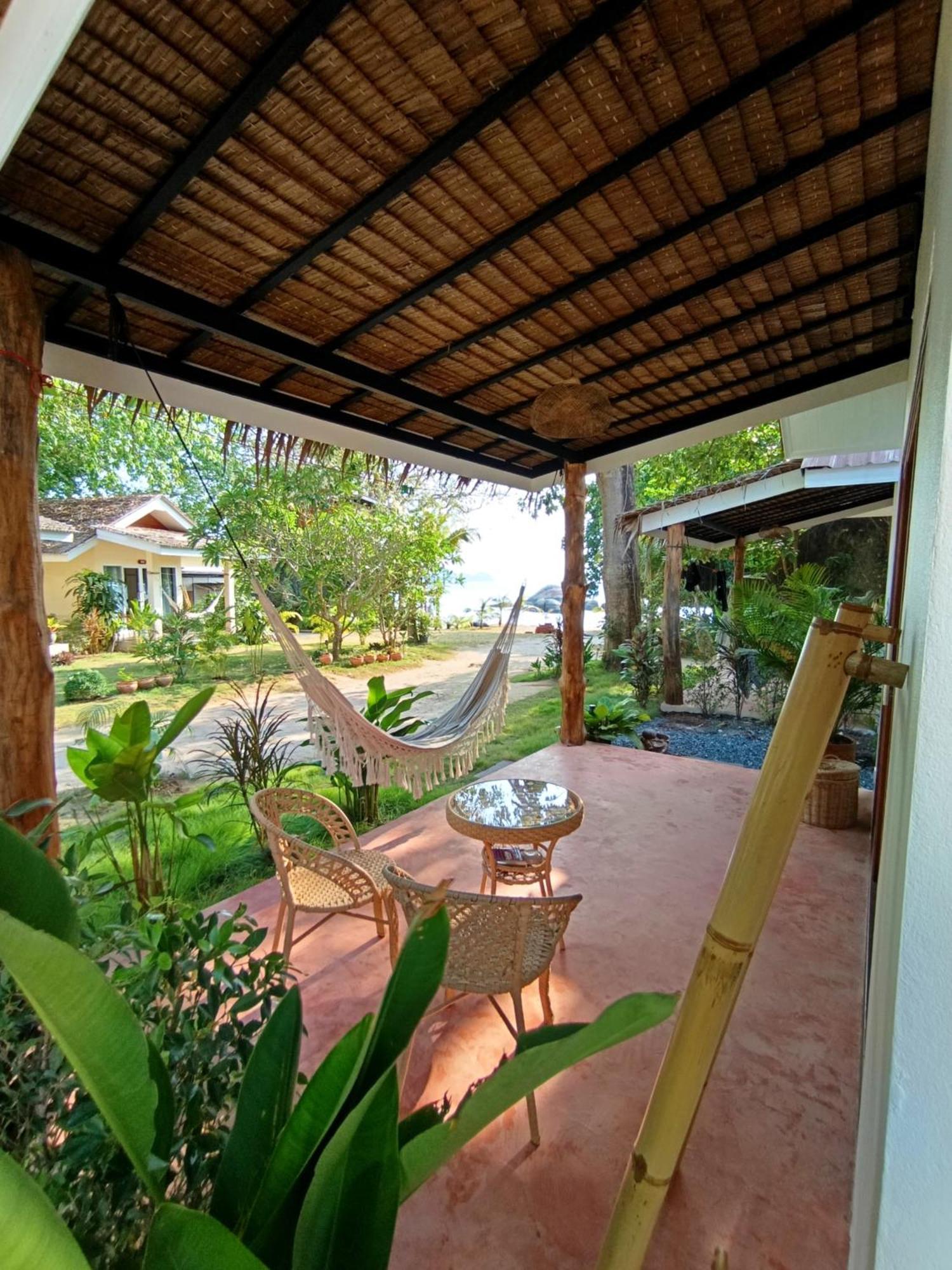 Ocean Vibes Hotel Thong Sala Exterior photo