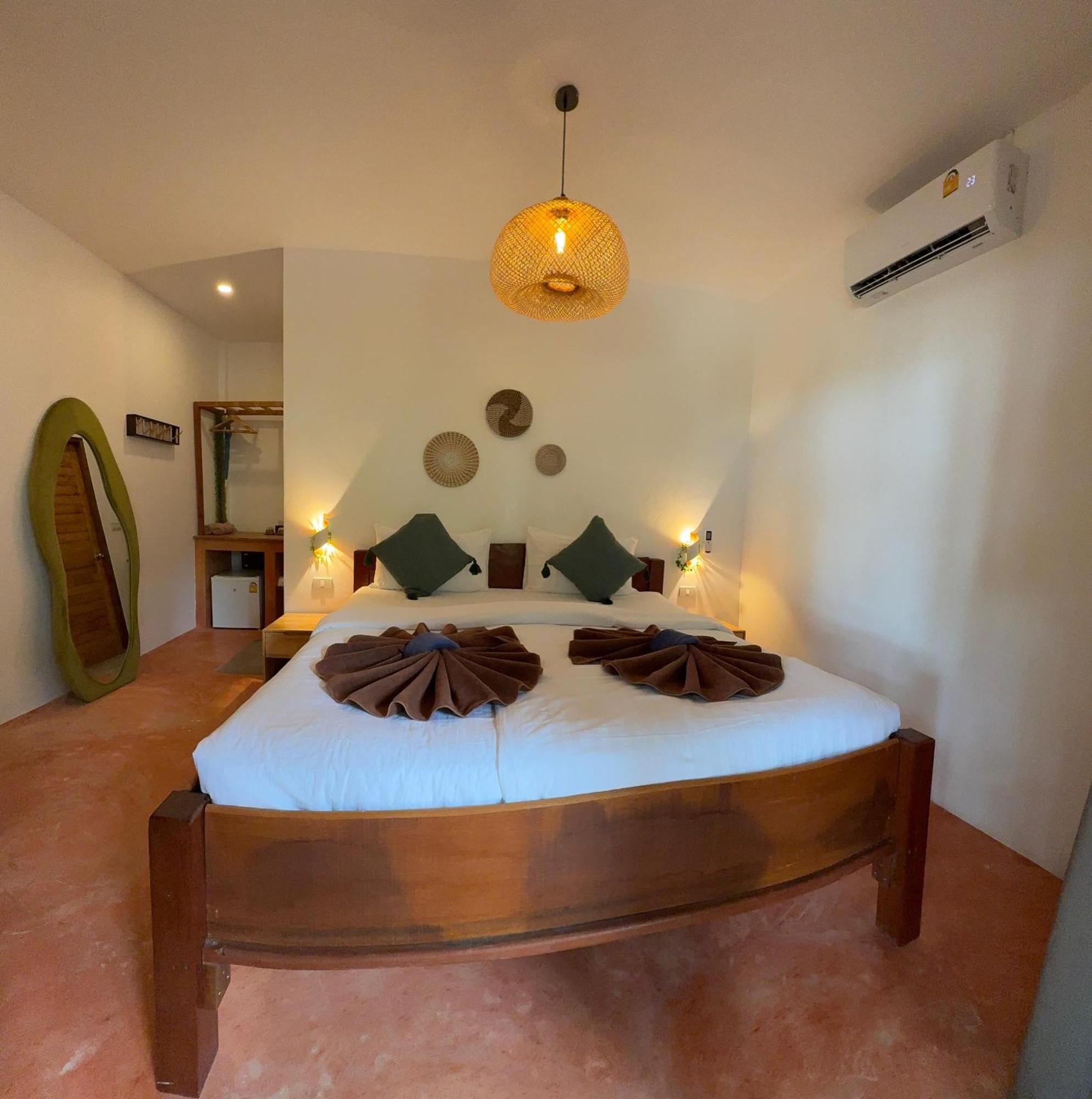 Ocean Vibes Hotel Thong Sala Exterior photo